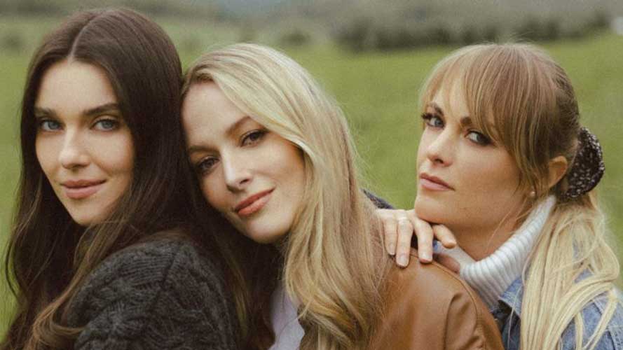 Andréanne A. Malette, Léa Jarry et Trudy composent « Une rose à la fois »