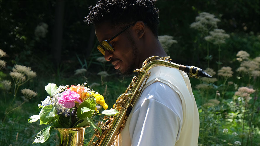 Anthony Aka-Anghui extrait « Baby Bloom » et « Interlude » de son EP « Butterflies Never Die »