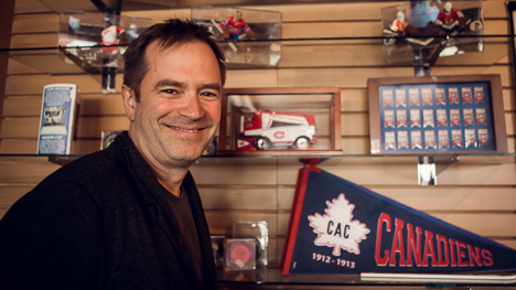 VIDÉO : Patrice Sauvé tourne la comédie intimiste « Ça sent la coupe »