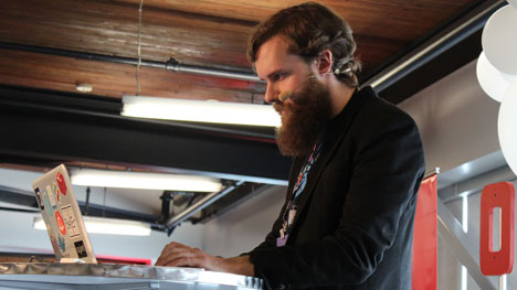 Jean-Sébastien Tremblay partage ses trucs pour hacker les objets connectés