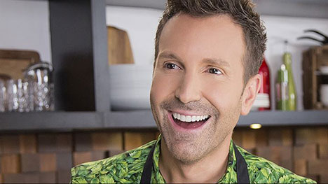 Groupe V Média tient à féliciter Éric Salvail pour ses trophées Artis