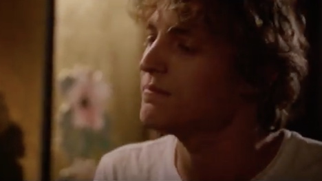 Aliocha dévoile une vidéo bien personnelle pour sa chanson « Crystal Plane »