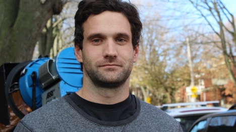 Philippe St-Gelais filme à l’épaule «&nbsp;Les salopes ou le sucre naturel de la peau&nbsp;» de Renée Beaulieu