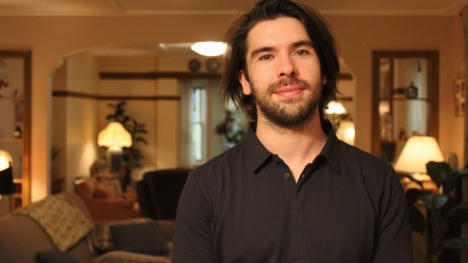 «&nbsp;Discussions avec mes parents&nbsp;», première série télé tournée majoritairement en studio pour Guillaume Lespérance