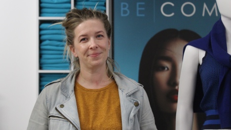 Geneviève Huot habille la boutique oppressante dans laquelle se déroule «&nbsp;Slaxx&nbsp;»