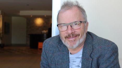 Yves Bélanger fait place aux actrices et aux décors