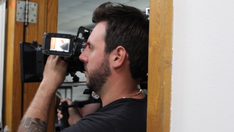 Yan Ladouceur, en mode documentaire pour la fiction jeunesse «&nbsp;L’effet secondaire&nbsp;»