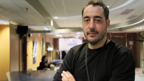 Julien Knafo, prêt pour le tournage de « Brain Freeze »