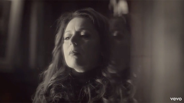 Audiogram sort le clip « Même si tout autour change » d’Isabelle Boulay