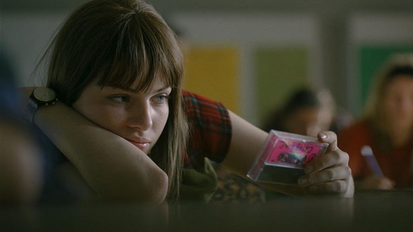 « La déesse des mouches à feu » garde la tête du box-office québécois
