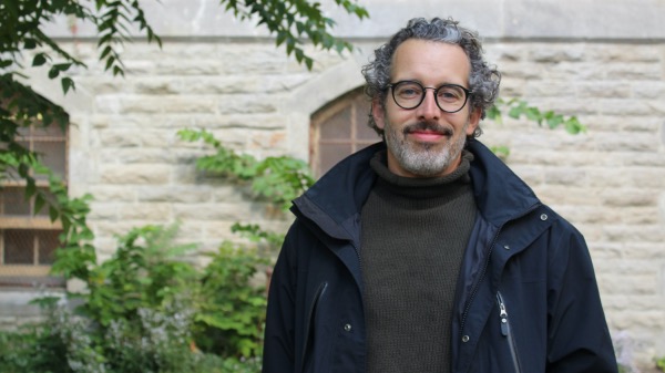 Louis-Philippe Blain emprunte au style de «&nbsp;Succession&nbsp;» pour filmer «&nbsp;Manuel de la vie sauvage&nbsp;»