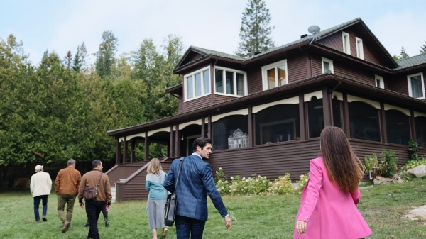 Noovo dévoile les premières images et le casting de la série à venir « Aller simple »