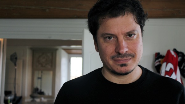 Yves-Christian Fournier infuse une touche cinématographique à «&nbsp;L’homme qui aimait trop&nbsp;»