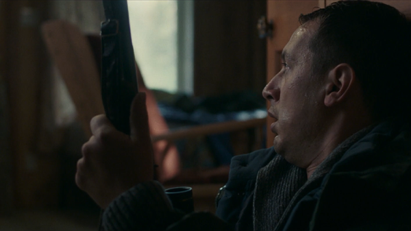 « L’Inhumain » de Jason Brennan sera à l’affiche dans les cinémas dès le 29 avril