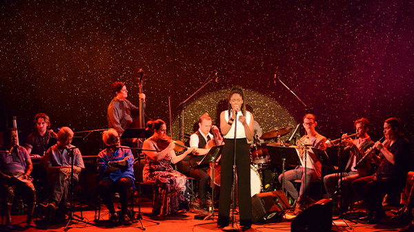 Le Queer Songbook Orchestra propose « Voyage du coeur et de l’esprit »