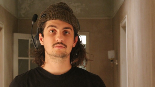 Alexandre Nour Desjardins développe une approche visuelle emphatique sur « La femme cachée »