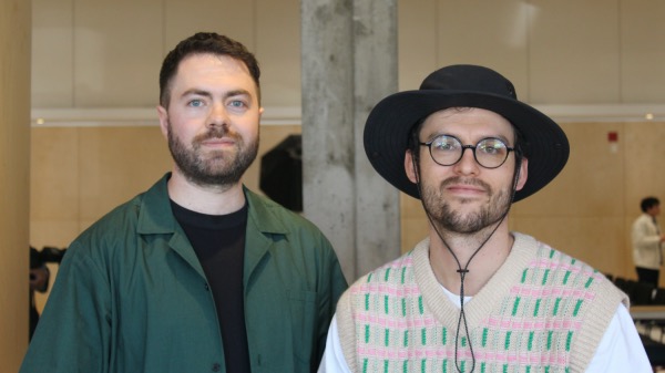 Une approche visuelle moderne et authentique pour « Premier trio »