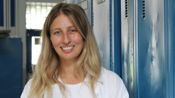 Camille Montreuil renoue avec l’équipe de « Complètement lycée »