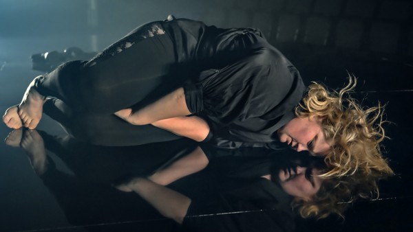«&nbsp;tremblements&nbsp;», une pièce coup de poing magnifiquement portée par Debbie-Lynch White