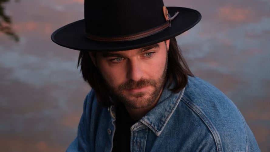 Guillaume Lafond dévoile son deuxième album « Sous mon chapeau »