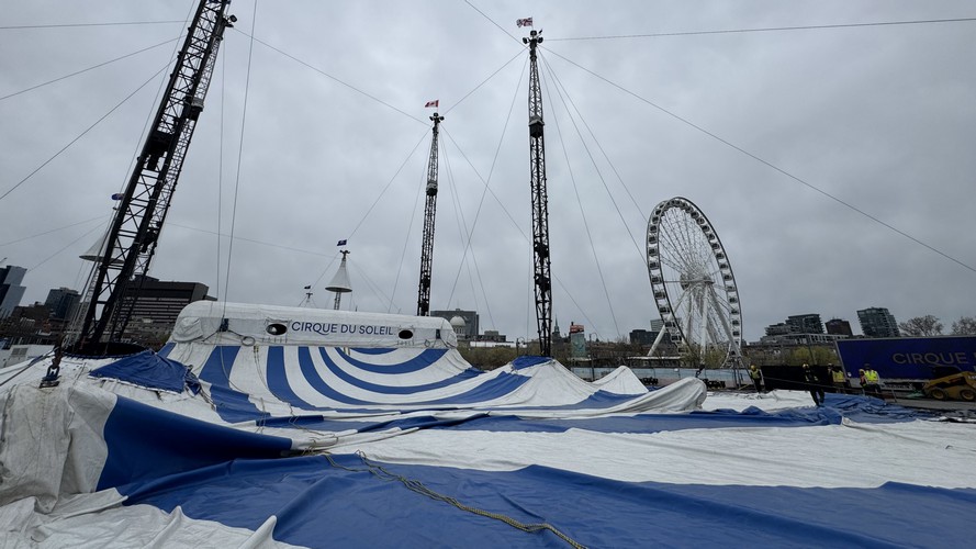 Le Cirque du Soleil lève le Grand Chapiteau de LUZIA dans le Vieux-Port de Montréal