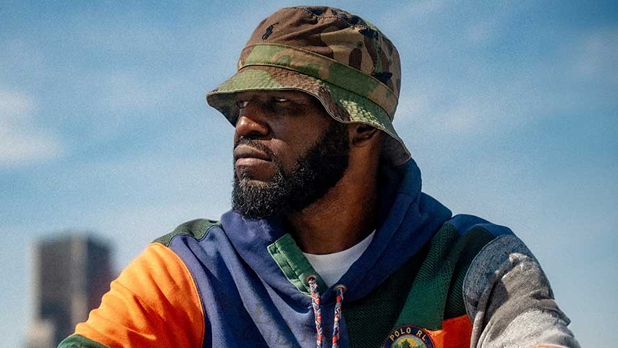 Connaisseur Ticaso chante « Le ciel n’est pas la limite »