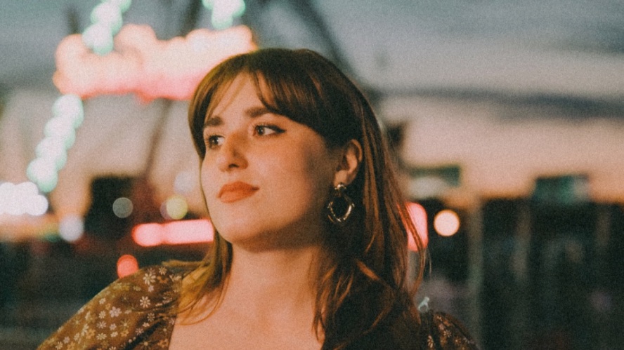 L’Acadienne Caroline Savoie charme avec « Rom-Com », son quatrième album