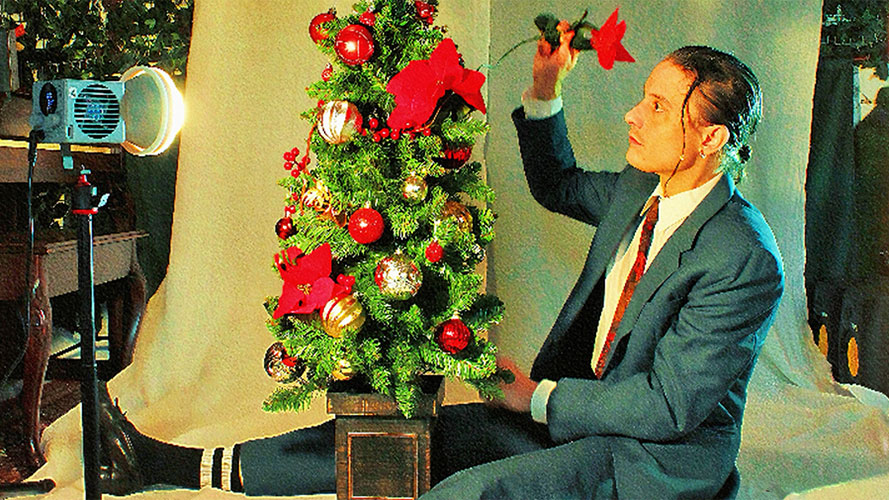 Elliot Maginot annonce sa tournée de Noël