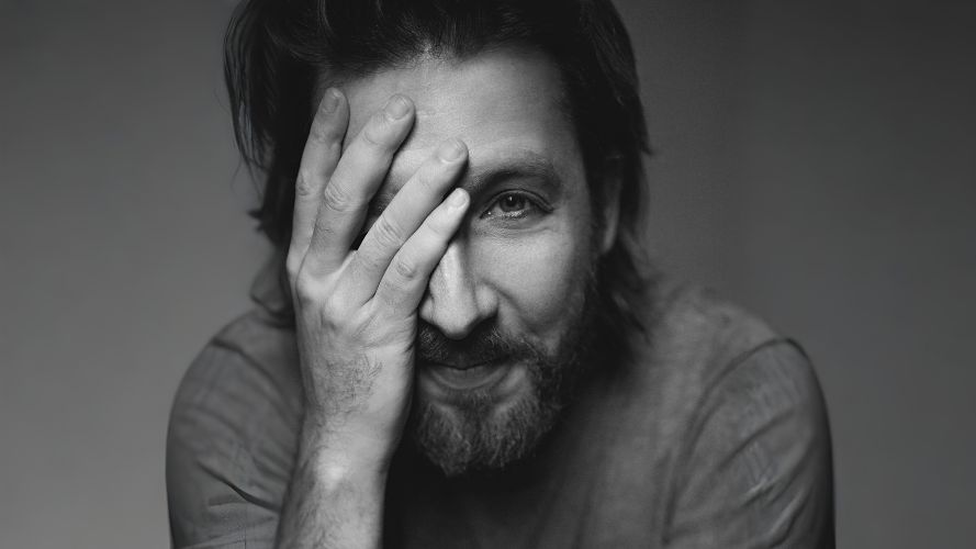 Emmanuel Schwartz offre à des étudiants une expérience professionnelle concrète lors du tournage de « L’avenir »