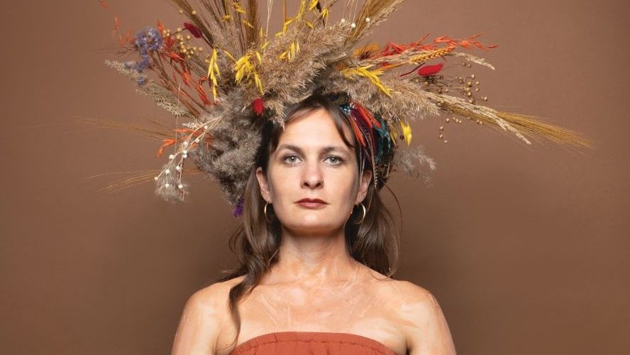 Juulie Rousseau sortira son album-livre « Birds - La Conférence des Oiseaux » le 13 mai