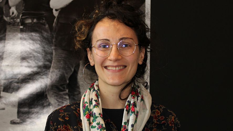 Irina Tempea réalisera un second autoportrait expérimental pour son prochain court, « Bica »