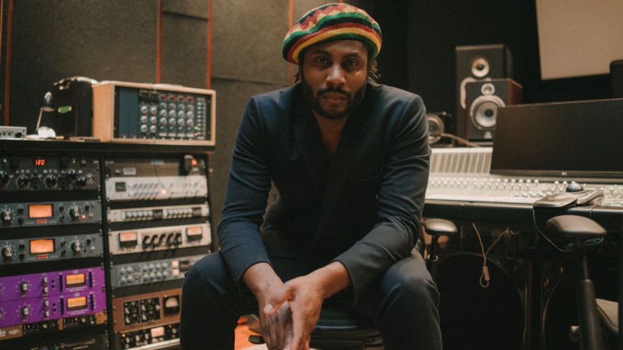 Jonathan Emile revient avec « Juste » avant la sortie de « Car on oublie »