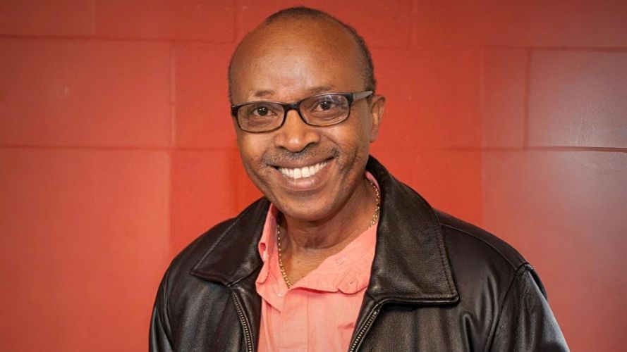 Joseph Bitamba poursuit ses explorations phares dans « Femmes, tambours et résilience »