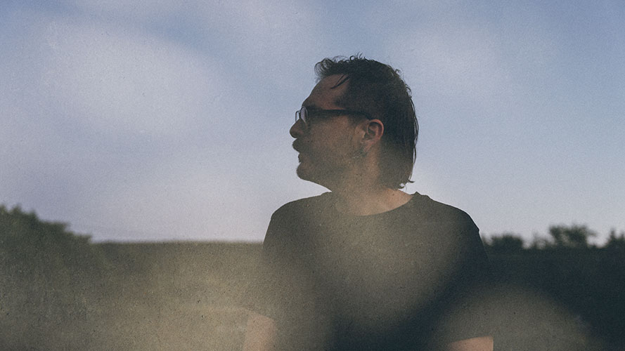 L’artiste montréalais Ken Presse chante « Te retrouver »