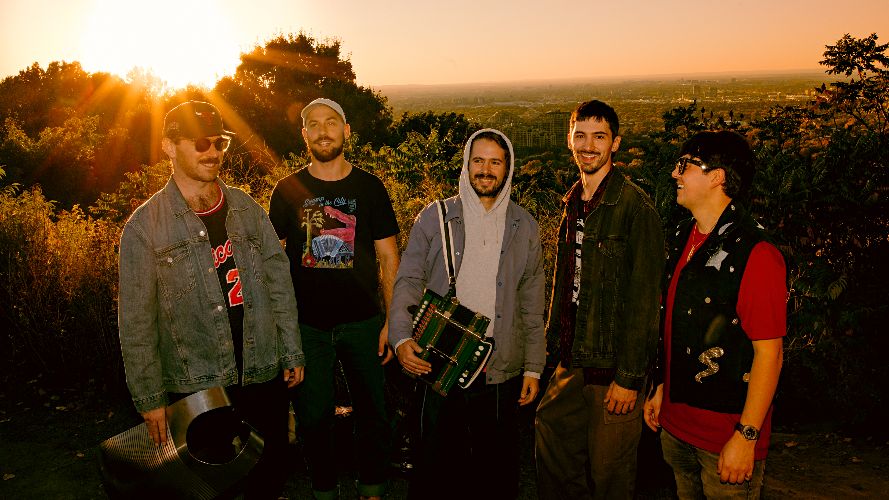 Avec ses partenaires du Winston Band, Antoine Larocque réaffirme par la musique les liens Québec-Louisiane