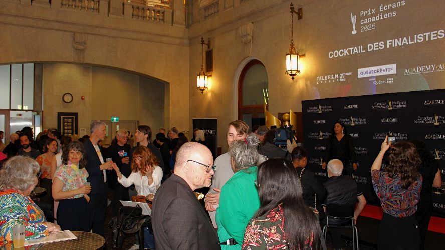 PHOTO-REPORTAGE : Les finalistes des Prix Écrans Canadiens 2025 reçoivent leurs certificats