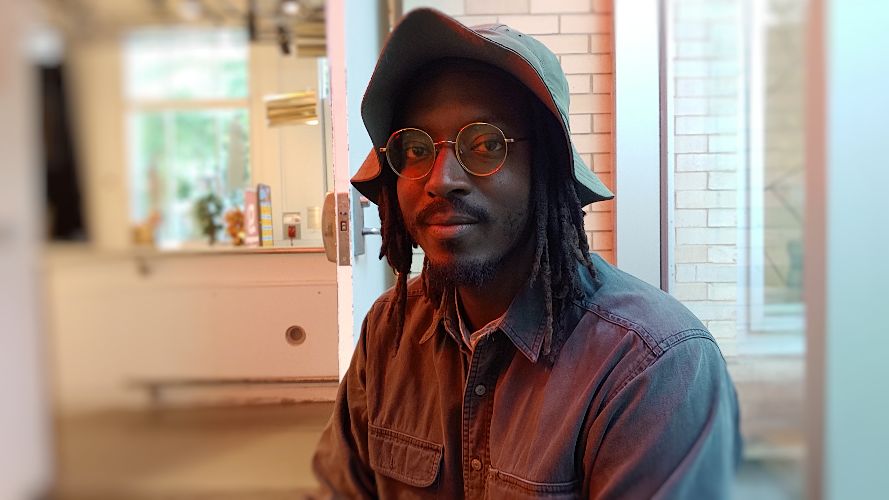 EN DIRECT DU FNC PRO : Malcom Odd documente sa relation avec son mentor dans « Au coeur du Mont-Habité »