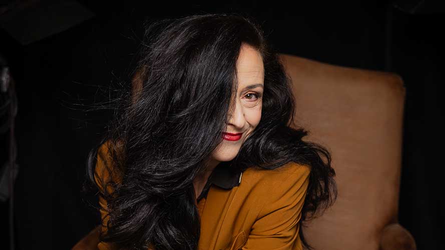 Manon d’Inverness sort l’album « La nuit trop noire avec du bleu »