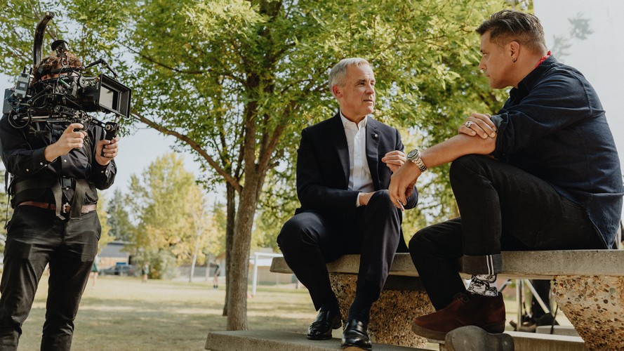 Mark Carney et George Stroumboulopoulos discutent des émissions de télévision et des films d’ici qui façonnent l’identité canadienne