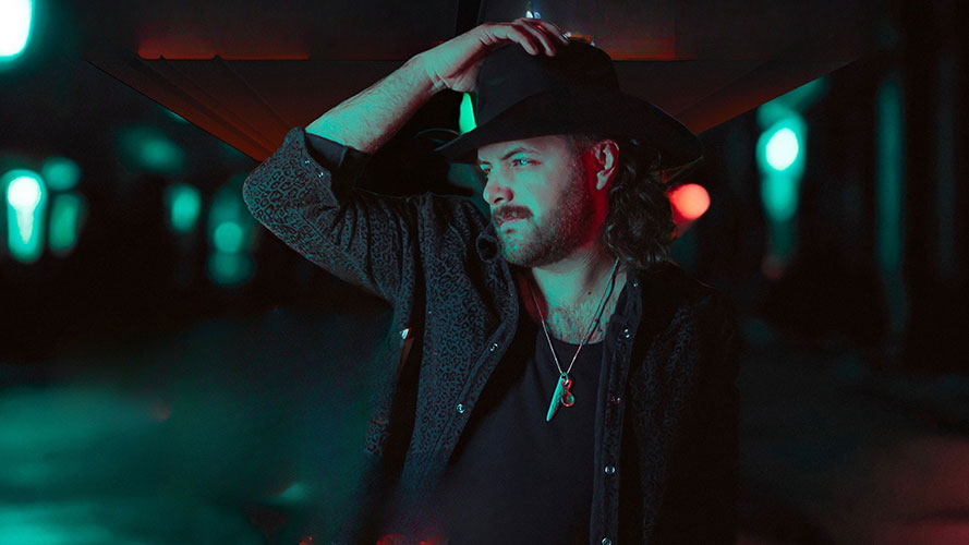 Matt Lang dévoile sa nouvelle chanson « Outta the Bar ! »