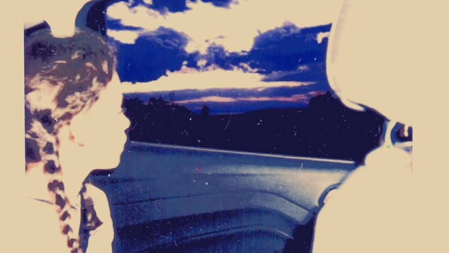 Maud Evelyne sort la chanson « Les beaux jours »