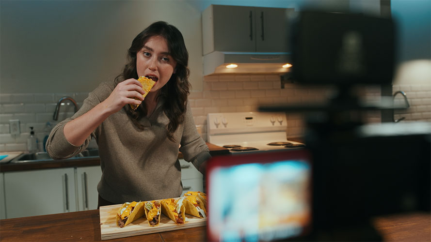 Le thriller psychologique « Mukbang » arrivera sur ICI Tou.tv le jeudi 30 octobre