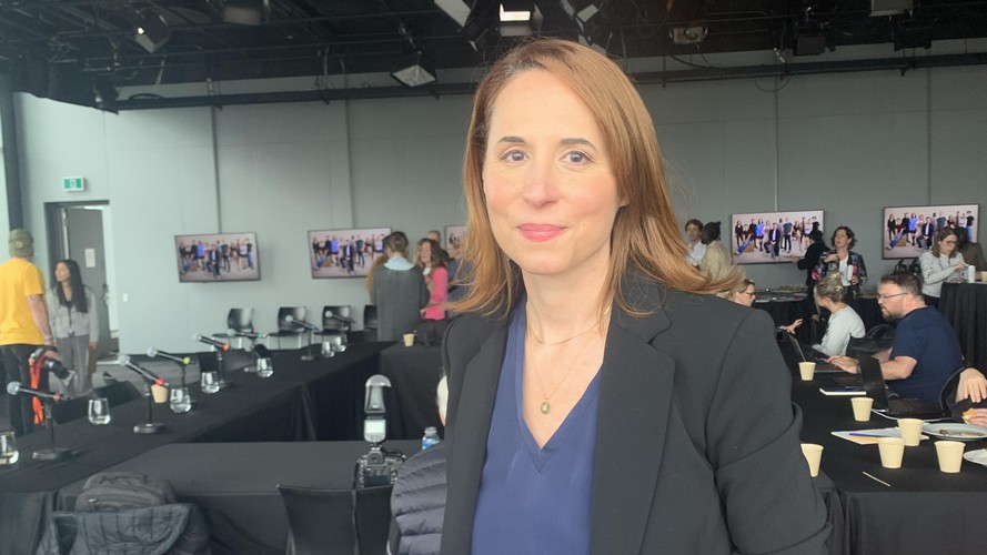 Nadine Bismuth s’attaque à l’écriture de sa première quotidienne avec bonheur