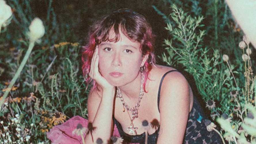 L’autrice et artiste visuelle Nana Quinn chante « Et je respire »