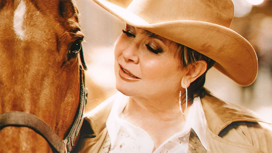 Nathalie Simard sortira « Par les temps qui courent », un disque country-folk, le 13 novembre 2025