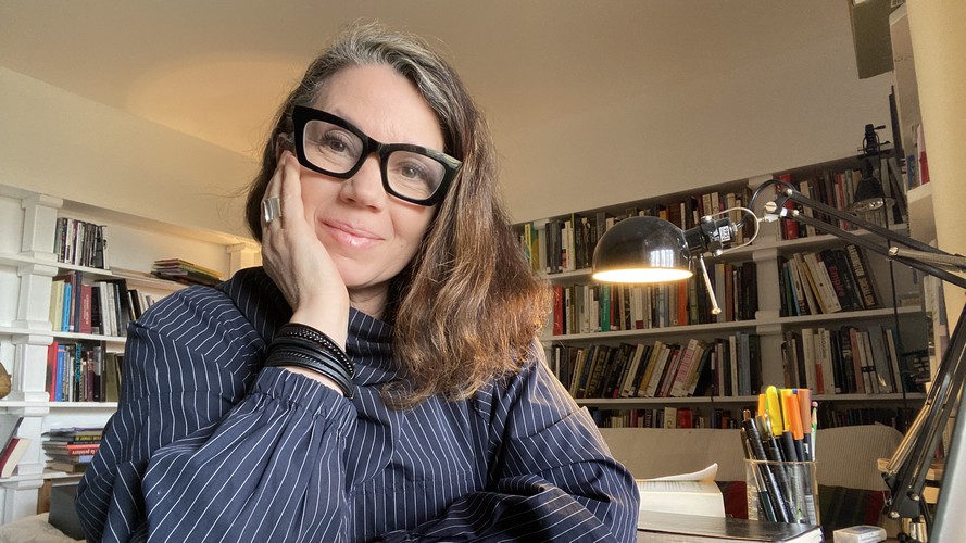 « Au-delà du papier » : Oana Uteu Khintirian veut comprendre l’avenir de la mémoire humaine