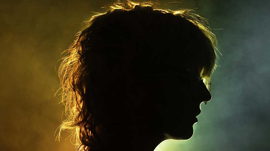 Oli Féra dévoile le mini-album « Femme Flamme »