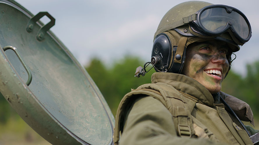 Après le TIFF, Sphère Films sortira « Seule au front » au Québec le 17 septembre