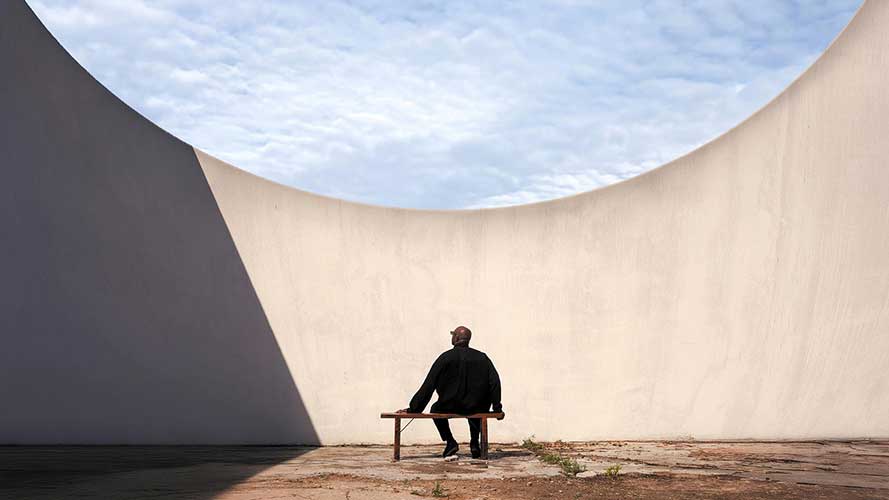 Oxmo Puccino sort « La Hauteur de la Lune » avec l’extrait « Magique (avec Tuerie) »