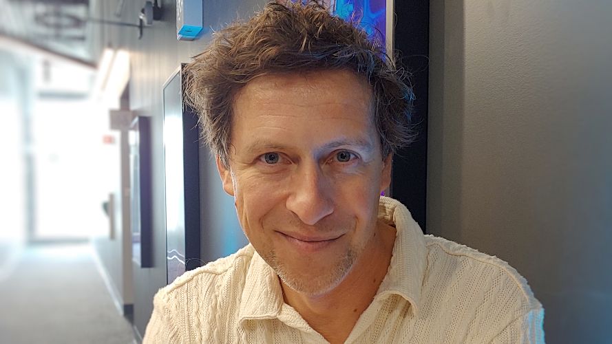 Patrice Michaud décloisonne la culture derrière le comptoir d’« Au bar central »
